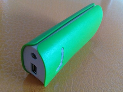 高品質(zhì)移動(dòng)電源廠家直銷 小蠻腰便攜新品與2節(jié)裝選項(xiàng)引領(lǐng)市場(chǎng)